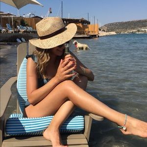 Meet your Posher, Esra